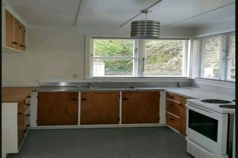 Photo of property in 37 Bedford Street, Northland, Wellington, 6012