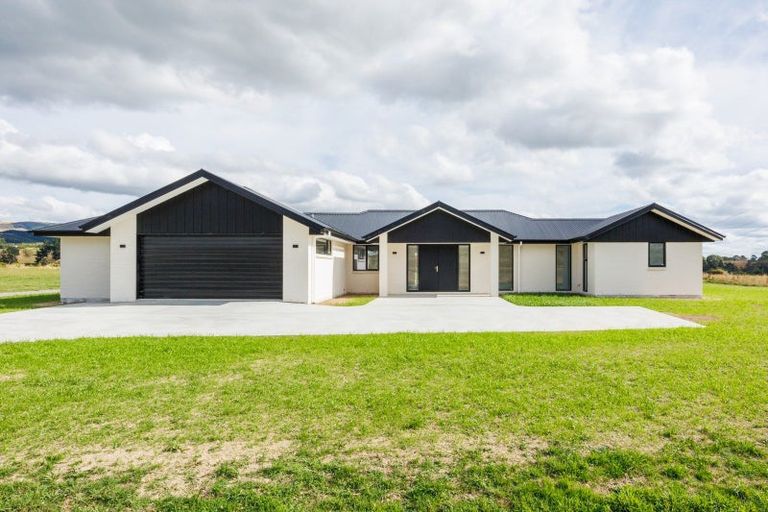 Photo of property in 270 Valley Views, Fitzherbert, Palmerston North, 4472
