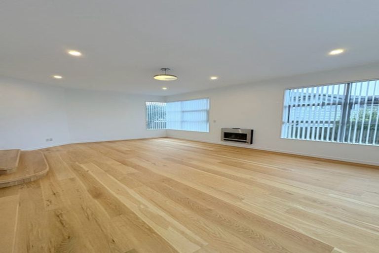 Photo of property in 7 Zara Court, Windsor Park, Auckland, 0632