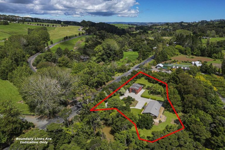 Photo of property in 1074 Peak Road, Helensville, 0875
