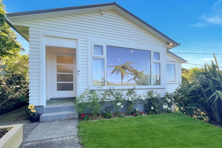 Photo of property in 28 Montgomery Avenue, Karori, Wellington, 6012