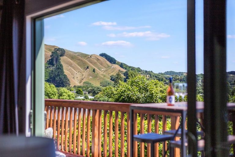 Photo of property in 56 Kakariki Grove, Waikanae, 5036