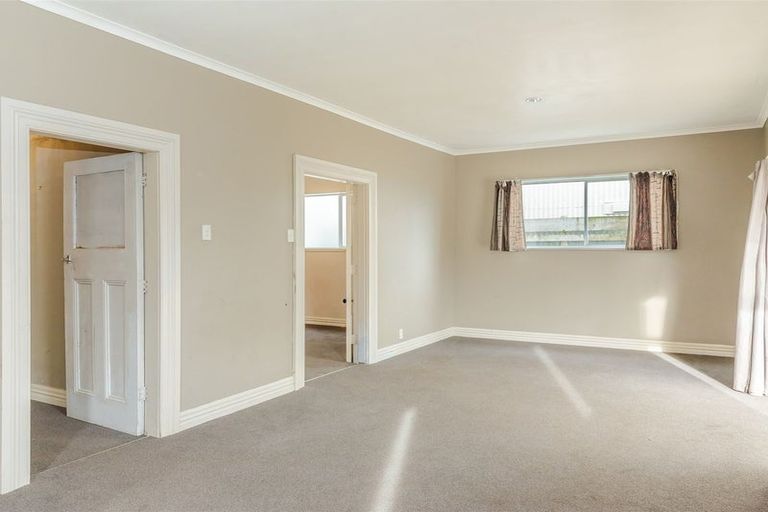 Photo of property in 32 Peel Street, Westport, 7825