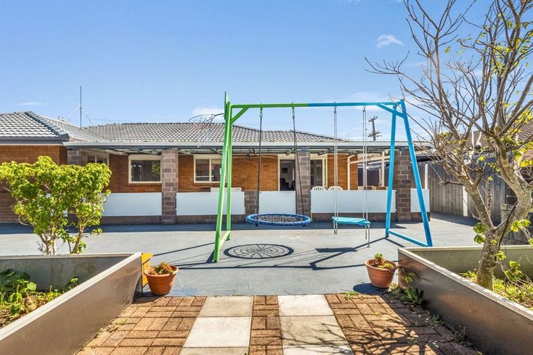 Photo of property in 526 Massey Road, Mangere, Auckland, 2022