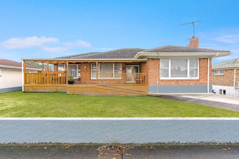 Photo of property in 70 Clevedon Road, Papakura, 2110