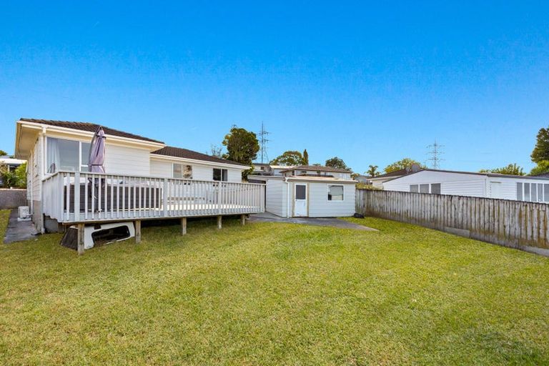 Photo of property in 14 Doone Place, Massey, Auckland, 0614
