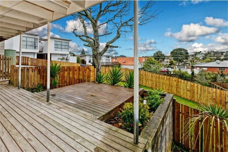 Photo of property in 16a Holiday Road, Stanmore Bay, Whangaparaoa, 0932