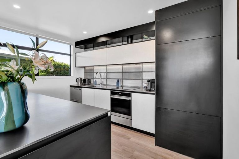 Photo of property in 40d Awanui Street, Merrilands, New Plymouth, 4312