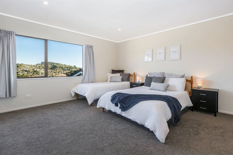 Photo of property in 2 Saunders Close, Whitby, Porirua, 5024