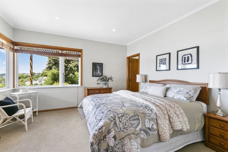 Photo of property in 29 Fortification Road, Karaka Bays, Wellington, 6022