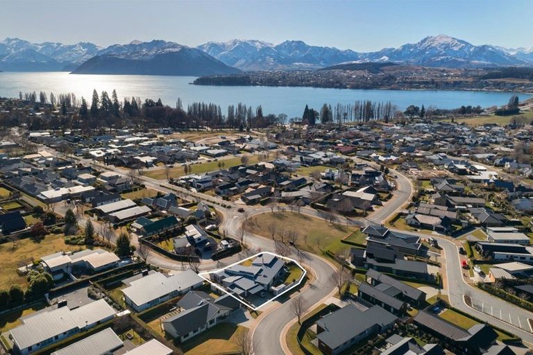 Photo of property in 40 Kelliher Drive, Wanaka, 9305