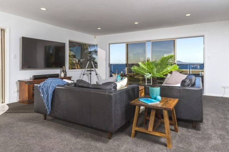 Photo of property in 1/25 Churchill Road, Murrays Bay, Auckland, 0630