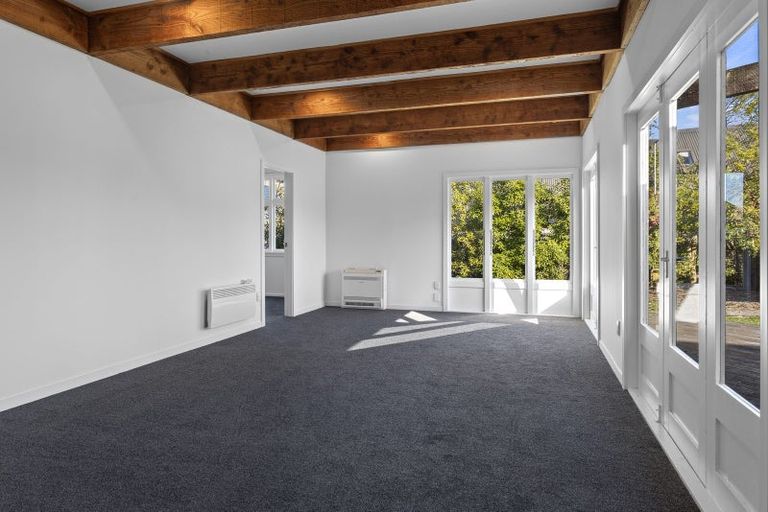 Photo of property in 69 Memorial Avenue, Ilam, Christchurch, 8053