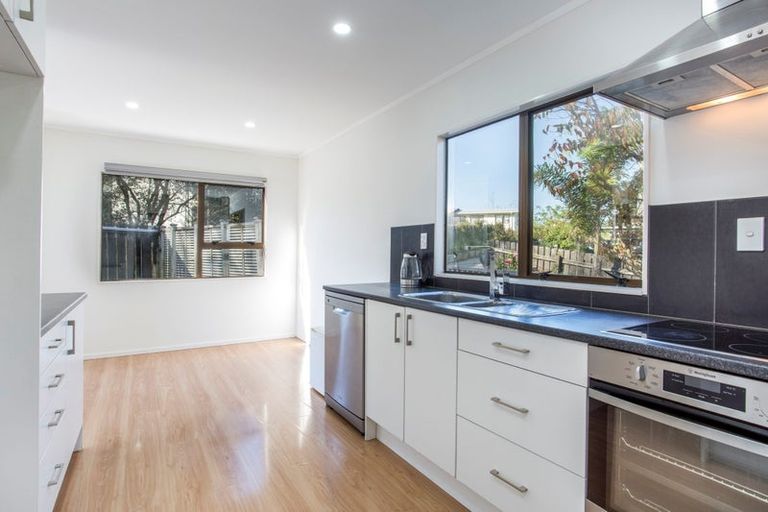 Photo of property in 7 Flaunty Place, West Harbour, Auckland, 0618