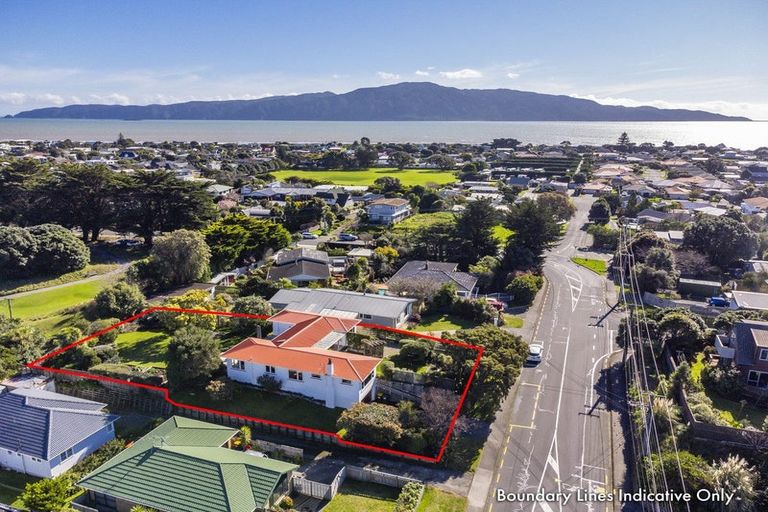 Photo of property in 18 Martin Road, Paraparaumu Beach, Paraparaumu, 5032