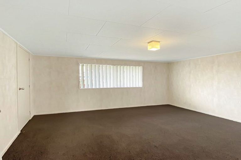 Photo of property in 18 Glen Close, Glen Eden, Auckland, 0602