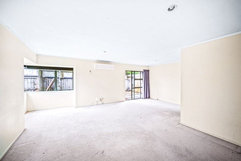 Photo of property in 9a Karamu Street, Te Atatu Peninsula, Auckland, 0610