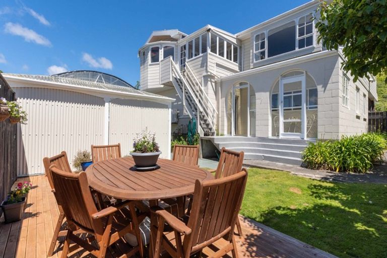 Photo of property in 52 Oriel Avenue, Tawa, Wellington, 5028