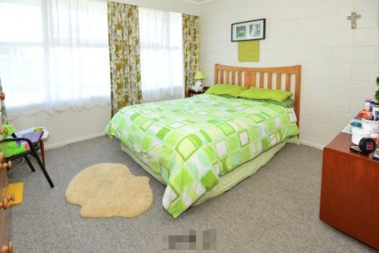 Photo of property in 81 Pupuke Road, Northcote, Auckland, 0627