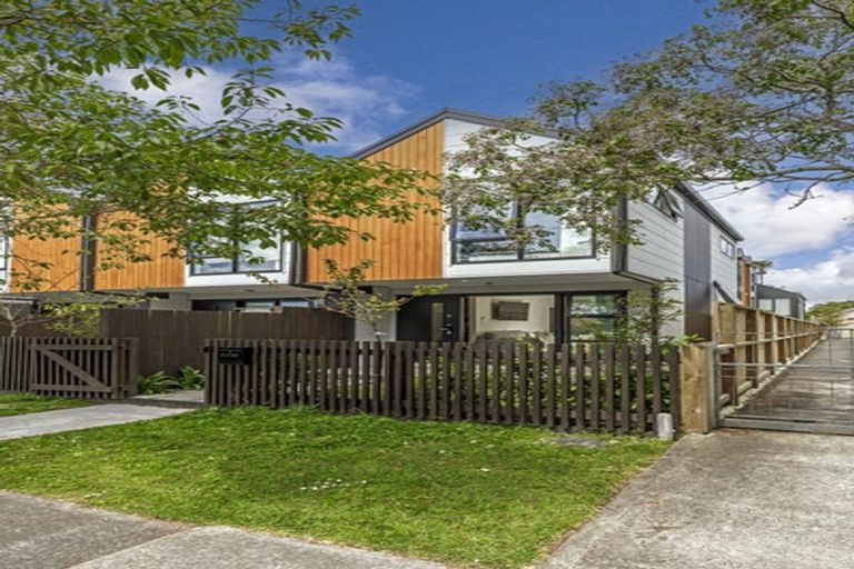Photo of property in 3/20 Moor Avenue, Te Atatu Peninsula, Auckland, 0610