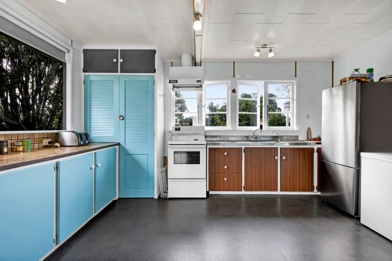 Photo of property in 122 South Road, Spotswood, New Plymouth, 4310