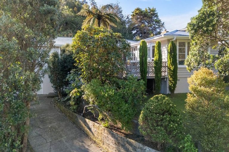 Photo of property in 10 Tui Terrace, Tawa, Wellington, 5028