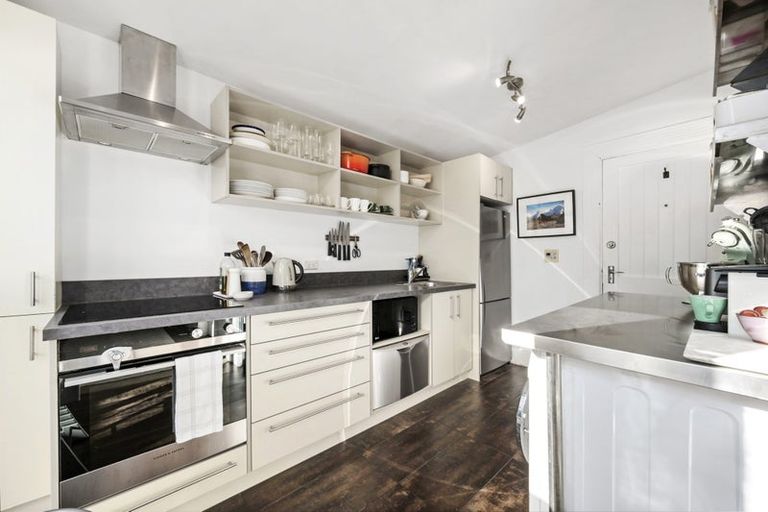 Photo of property in 23 Princess Terrace, Newtown, Wellington, 6021