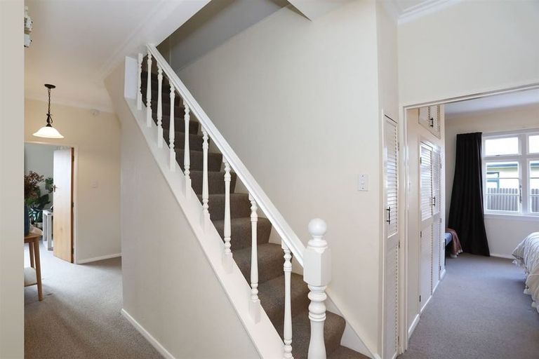 Photo of property in 12 Winston Avenue, Hokowhitu, Palmerston North, 4410