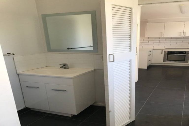 Photo of property in 2/8 James Road, Manurewa, Auckland, 2102