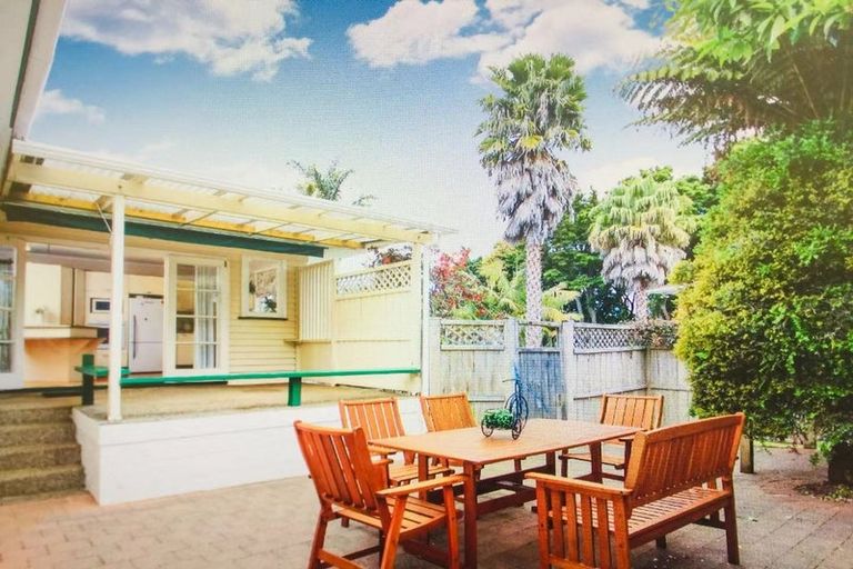 Photo of property in 12 Stanaway Street, Hillcrest, Auckland, 0627