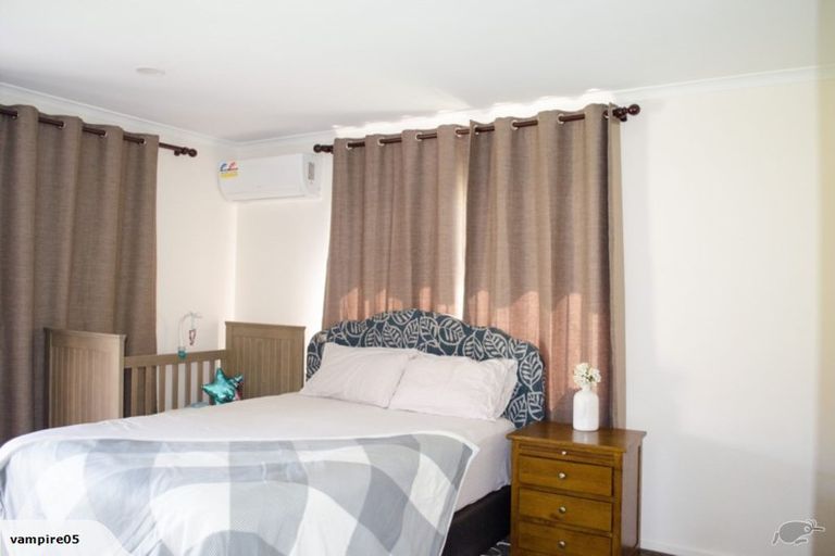 Photo of property in 8 Sid Place, Mangere, Auckland, 2022