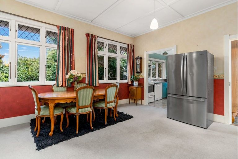 Photo of property in 6 Ross Street, Marton, 4710