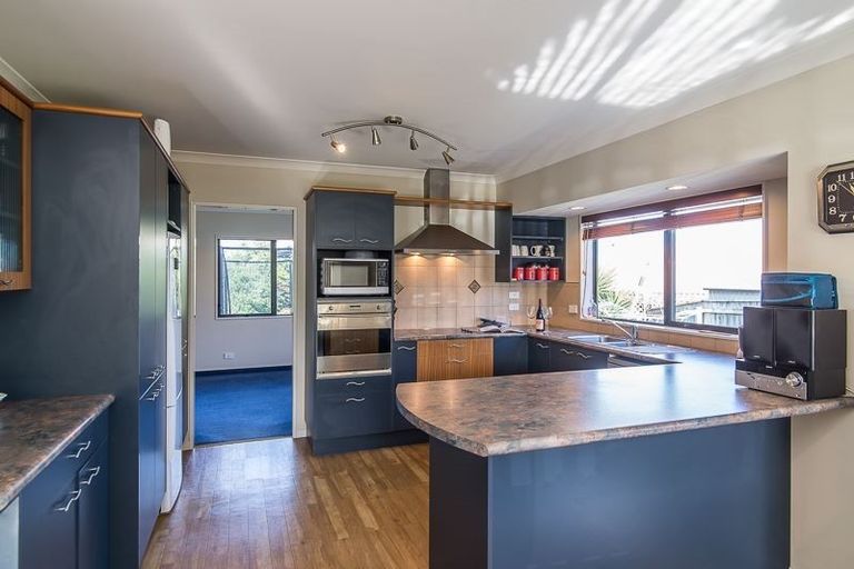 Photo of property in 6 Shearwater Rise, Paraparaumu Beach, Paraparaumu, 5032