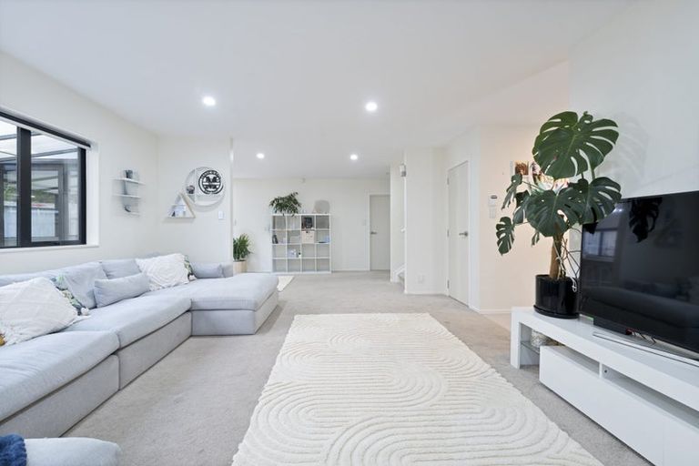 Photo of property in 5 Dhaka Lane, Ranui, Auckland, 0612