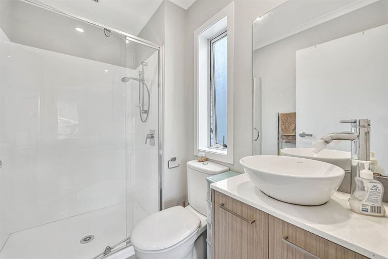 Photo of property in 28 Fernly Rise, Flat Bush, Auckland, 2019