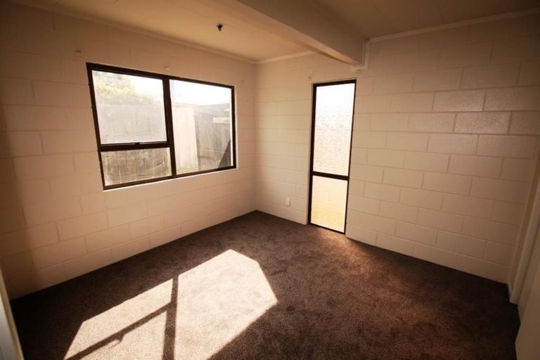 Photo of property in 42 Roberts Road, Te Atatu South, Auckland, 0610