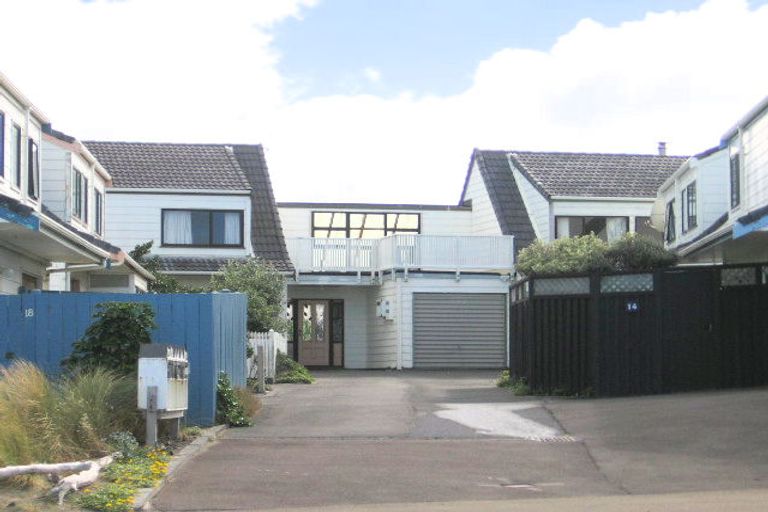 Photo of property in 16a Lyall Parade, Lyall Bay, Wellington, 6022