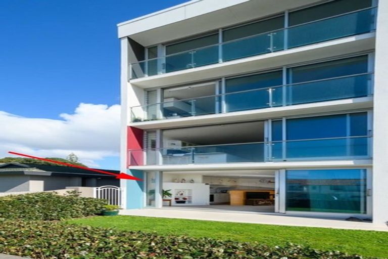 Photo of property in Seaview Apartments, 3/64 Milford Road, Milford, Auckland, 0620
