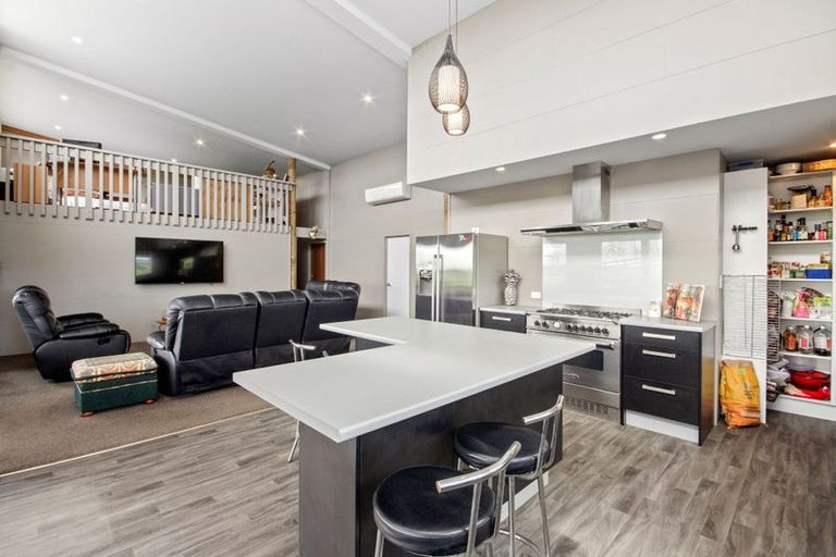 Photo of property in 15 Codlin Road, Waiuku, 2683