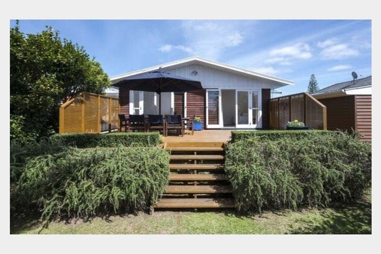 Photo of property in 39 Megan Avenue, Pakuranga Heights, Auckland, 2010