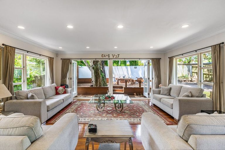 Photo of property in 1/14 Maritime Terrace, Birkenhead, Auckland, 0626