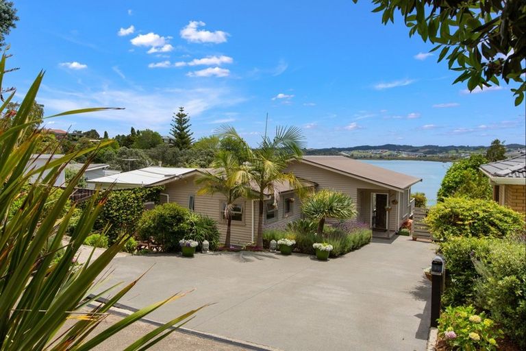 Photo of property in 36 Pohutukawa Avenue, Red Beach, 0932