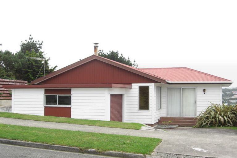 Photo of property in 46a Edgecombe Street, Newlands, Wellington, 6037