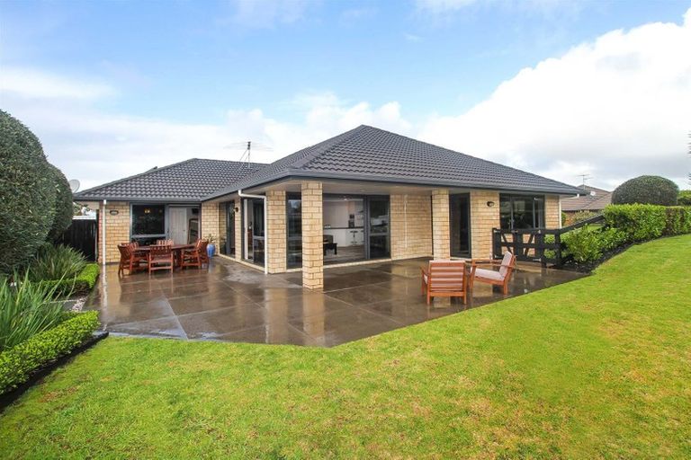 Photo of property in 35 Lough Bourne Drive, Pukekohe, 2120