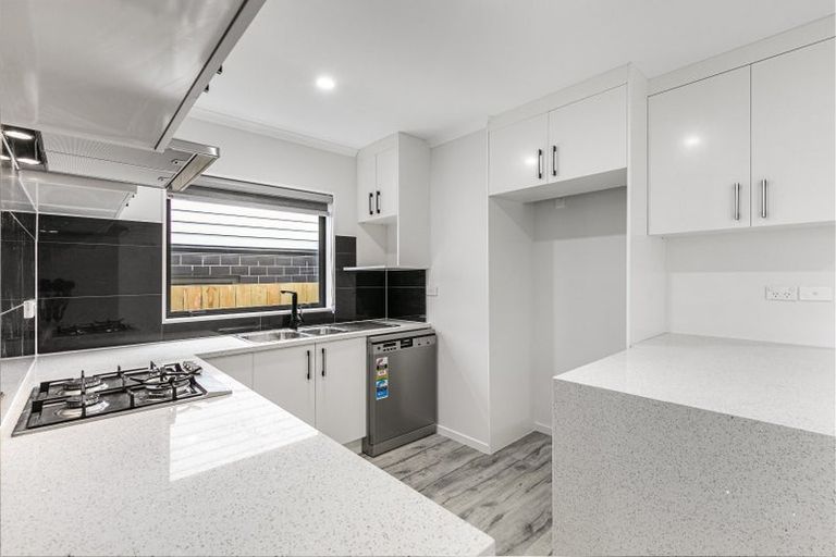 Photo of property in 84 Godley Road, Green Bay, Auckland, 0604