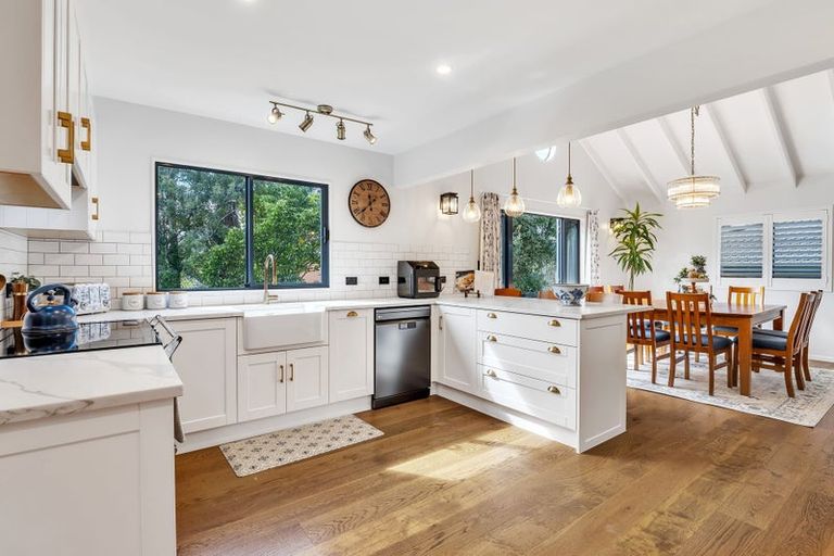 Photo of property in 3 San Ambrosio Rise, Henderson, Auckland, 0612