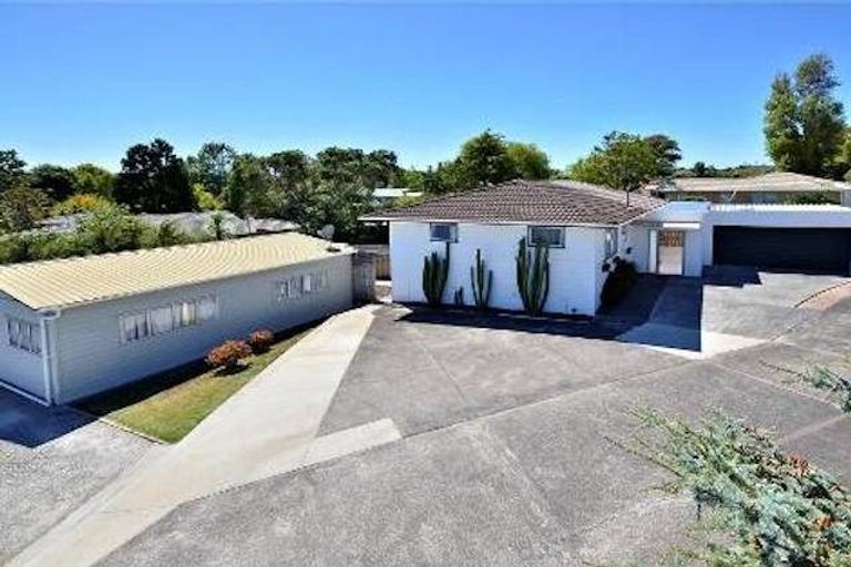 Photo of property in 70 Hellyers Street, Birkdale, Auckland, 0626