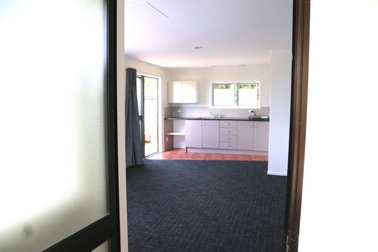 Photo of property in 1/15 Tavern Road, Silverdale, 0932