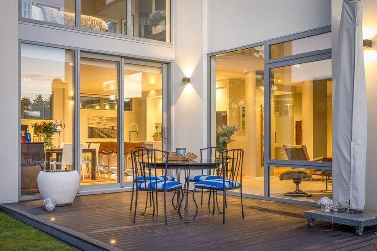 Photo of property in 10 Garreg Road, Fendalton, Christchurch, 8052