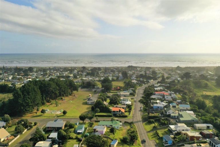 Photo of property in 613 Waitarere Beach Road, Waitarere Beach, Levin, 5510